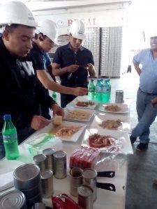 roberto-comiendo-caballa